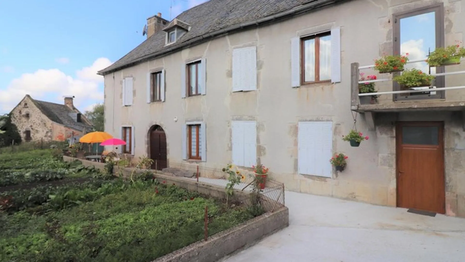 Gite Chaleureux Avec Jardin, Proche De Salers, Activites Nature Et Sports D'Hiver, Wi-Fi Inclus - Fr-1-742-372 Drugeac